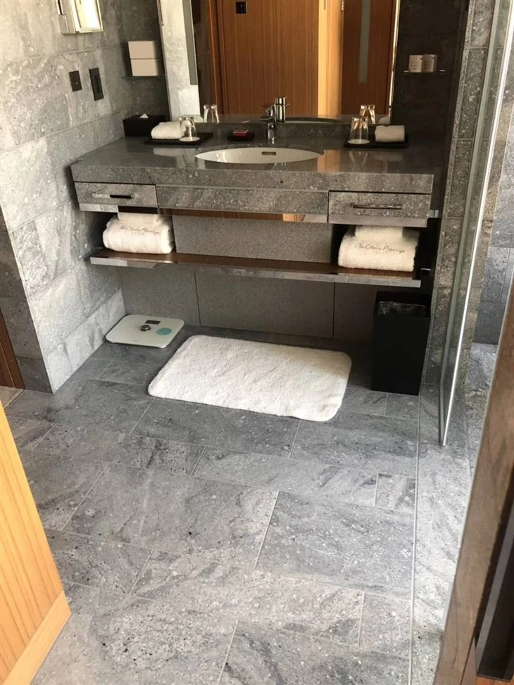 Grey Granite Countertops With Backsplash