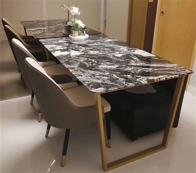 Gornji stol od crnog mramora